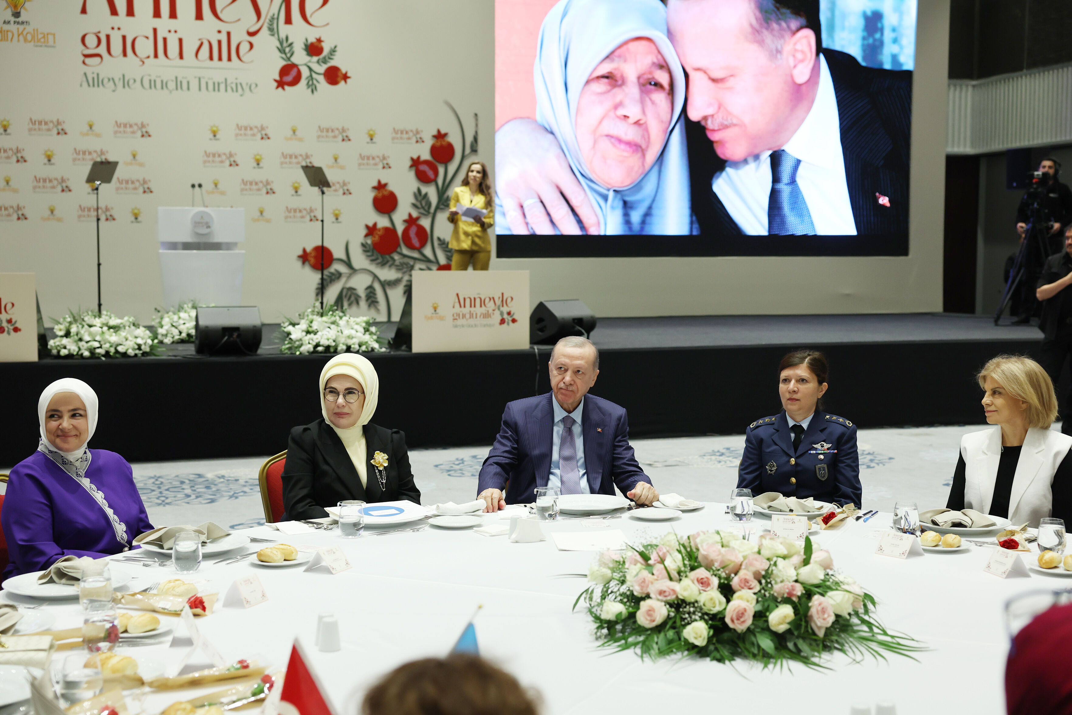 Cumhurbaşkanı Erdoğan'dan 'Terörsüz Türkiye' mesajı: Her an müjdeleri alabilirsiniz Cumhurbaşkanı Erdoğan'dan 'Terörsüz Türkiye' mesajı: Her an müjdeleri alabilirsiniz - 1. Resim