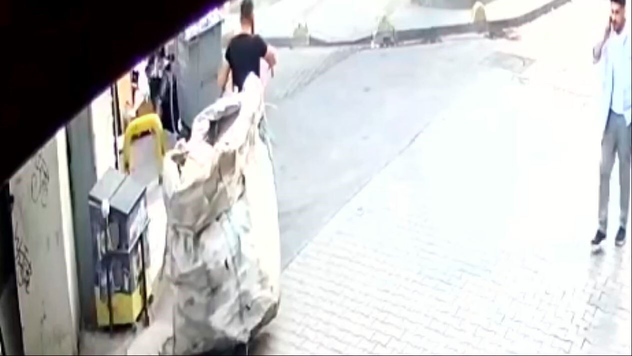 Dalgınlığın böylesi: 200 bin dolarlık pırlantayı çöpe attı! Kağıt toplayıcısı gözaltında Dalgınlığın böylesi: 200 bin dolarlık pırlantayı çöpe attı! Kağıt toplayıcısı gözaltında - 2. Resim