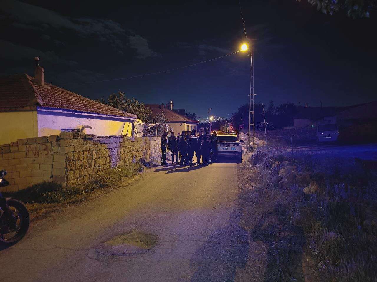 Kayseri'de polis ekiplerine akıl almaz saldırı! İhbar sonrası ortalık karıştı - 2. Resim