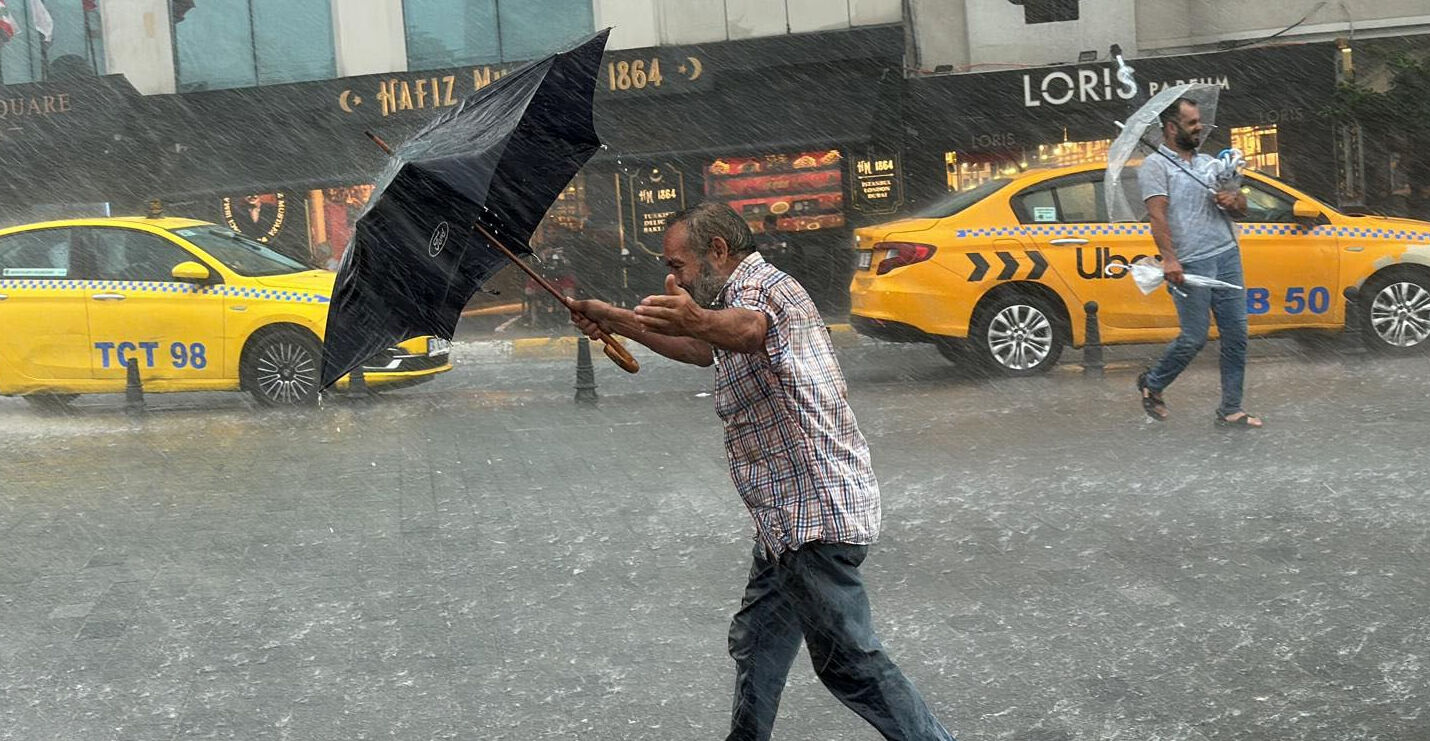 Meteoroloji saat verip Marmara'daki 6 kenti uyardı! Gök gürültülü sağanak göz açtırmayacak Meteoroloji saat verip Marmara'daki 6 kenti uyardı! Gök gürültülü sağanak göz açtırmayacak - 1. Resim