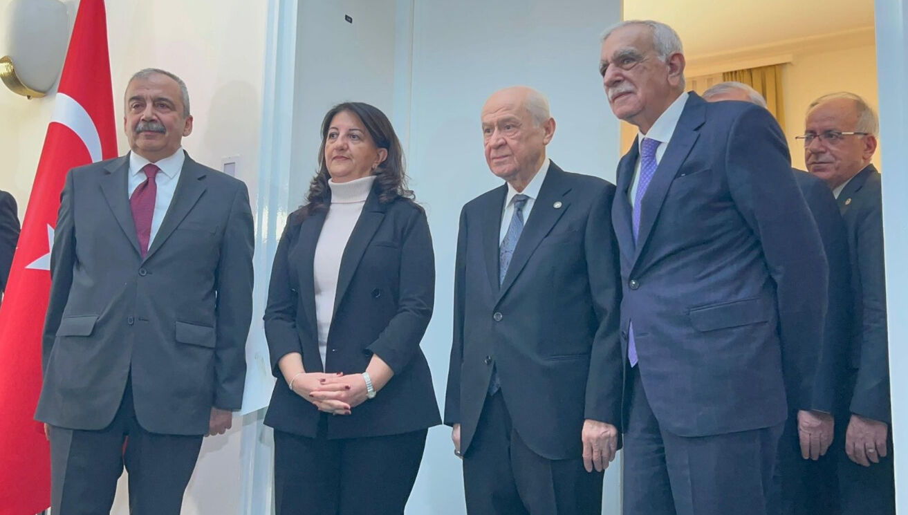 Terör örgütü PKK kongrede aldığı "tarihi kararları" ne zaman açıklayacak? Pervin Buldan tarih verdi Terör örgütü PKK kongrede aldığı "tarihi kararları" ne zaman açıklayacak? Pervin Buldan tarih verdi - 1. Resim