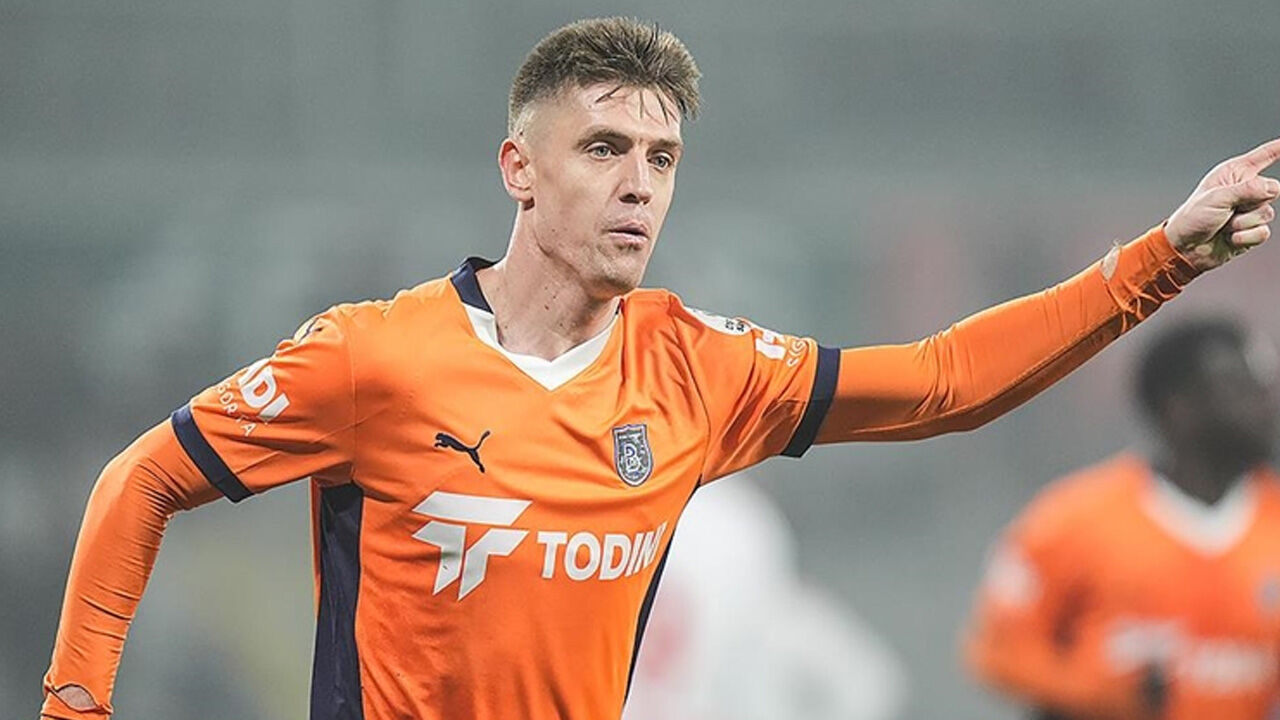 Yıldız golcü resmen yolcu! Maçın ardından teknik direktörü bizzat açıkladı - 1. Resim