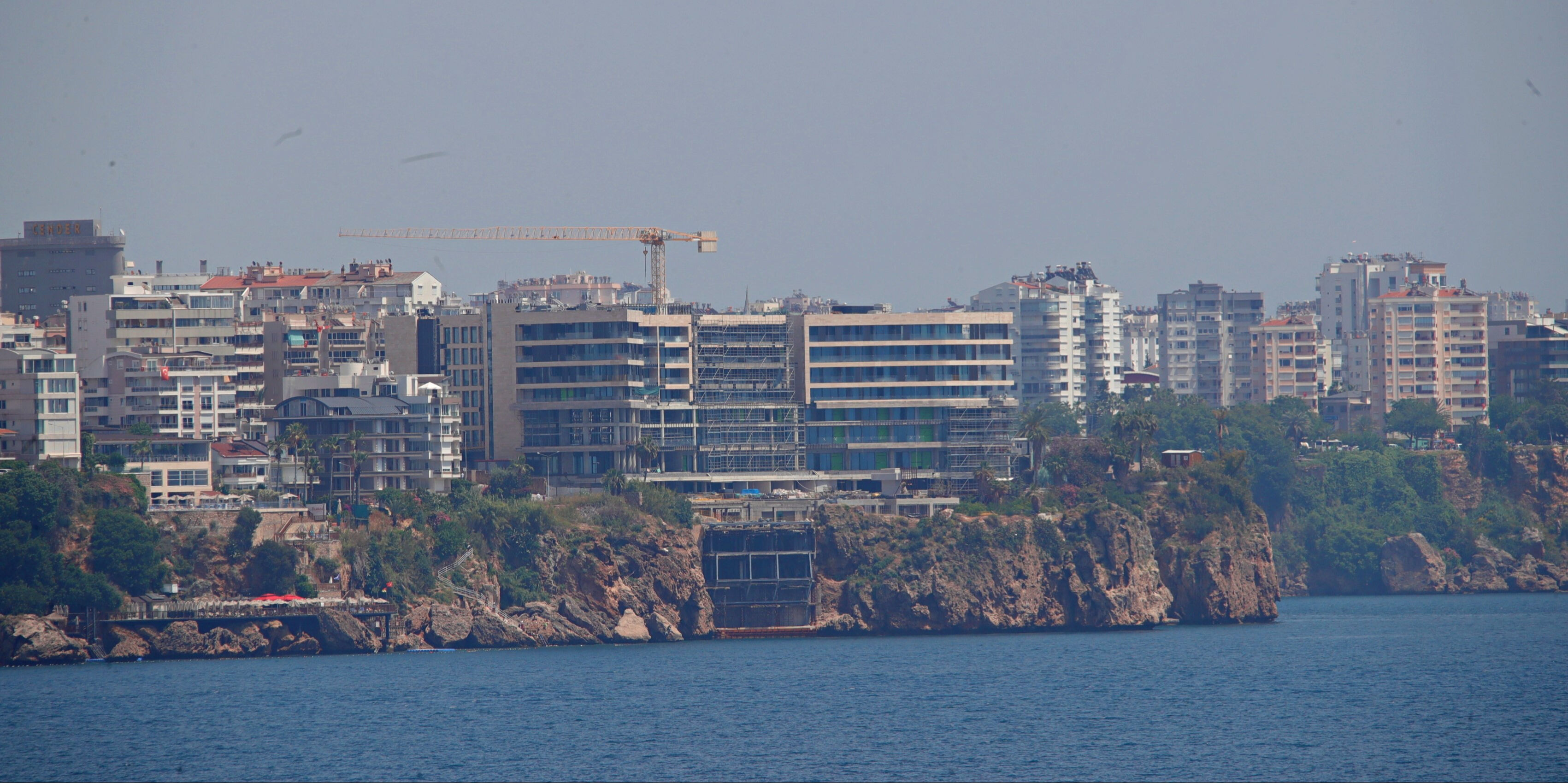 Antalya'daki lüks otellerden gerdanlığa ihanet! Falezlerin altında