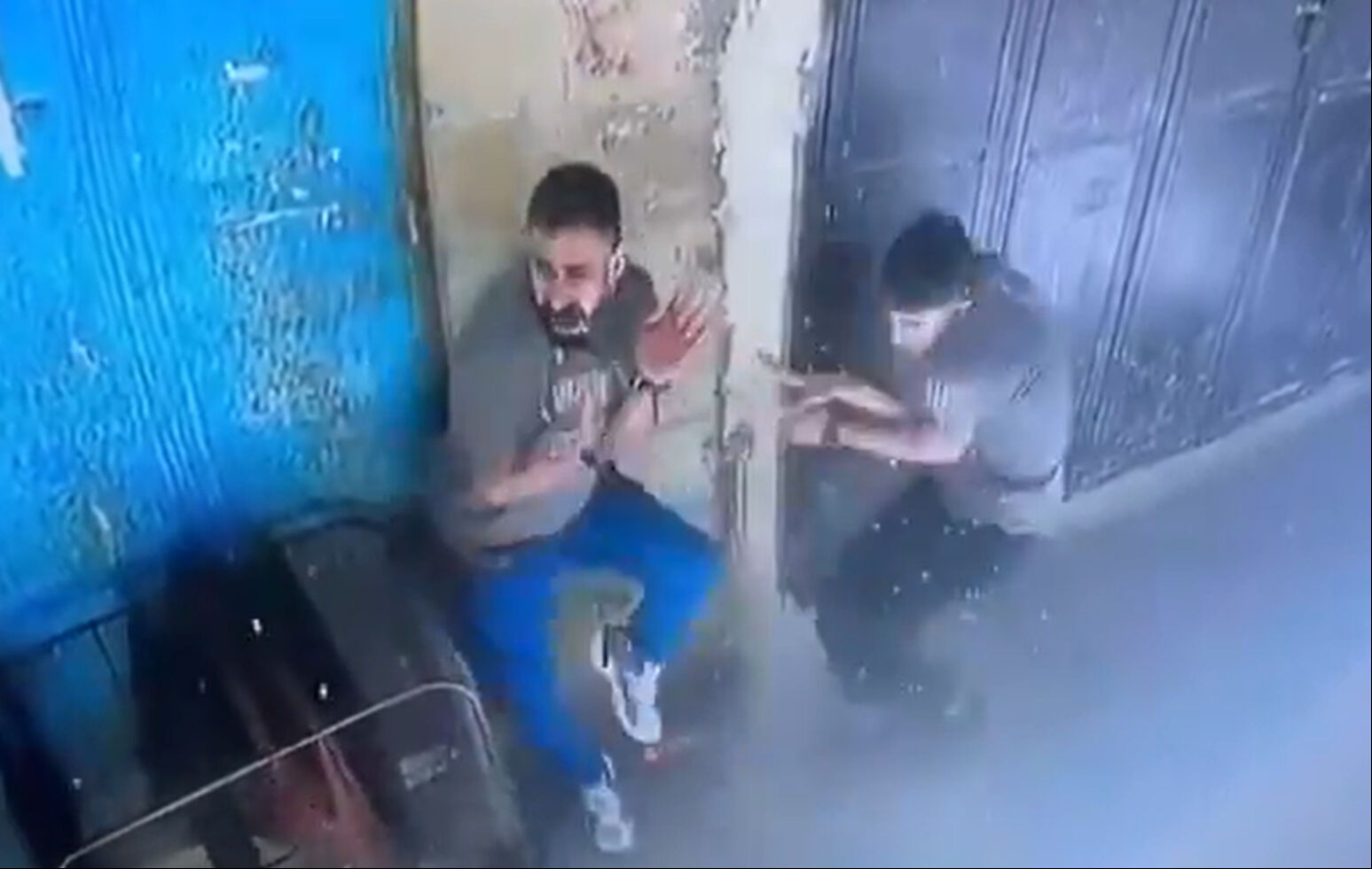 Batı Şeria'da kan donduran anlar! Filistinli kılığına giren İsrailli askerden sokak ortasında infaz - 1. Resim