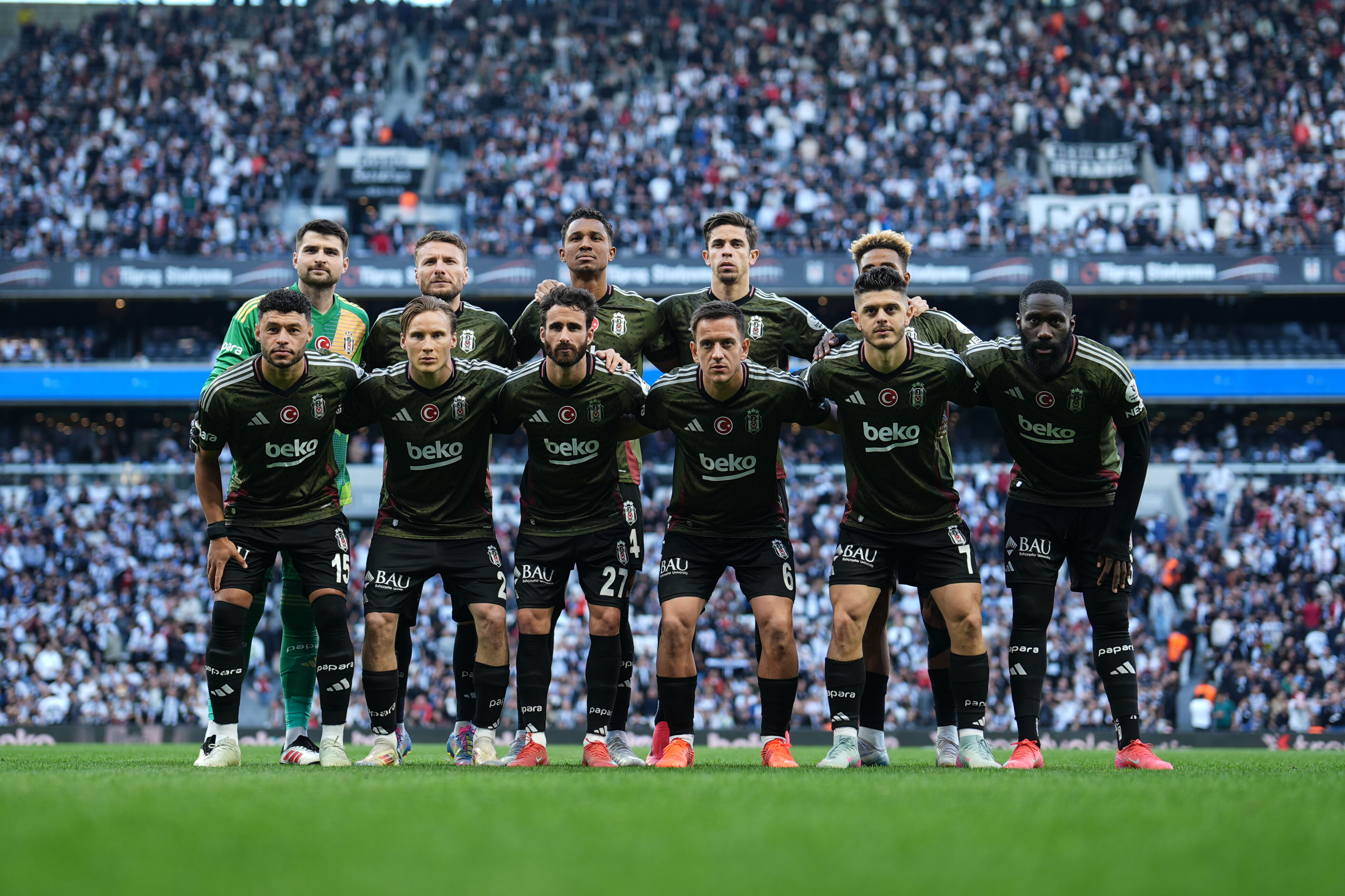 Beşiktaş üst üste sakatlıklarla sarsıldı! Yıldız oyuncunun dişi kırıldı, havada süzüldü - 1. Resim