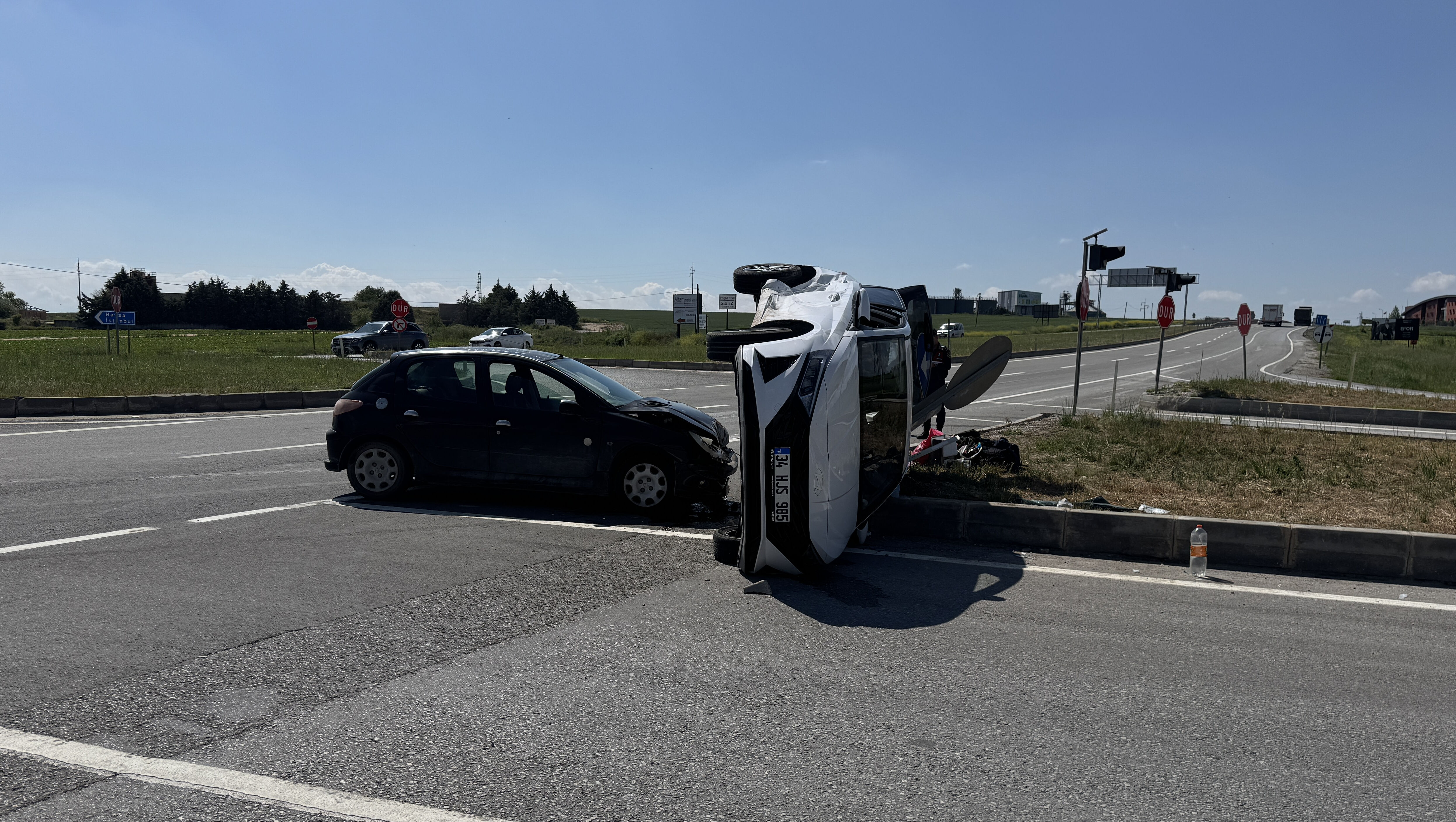 Edirne'de kavşakta trafik kazası: Yaralılar var - 1. Resim