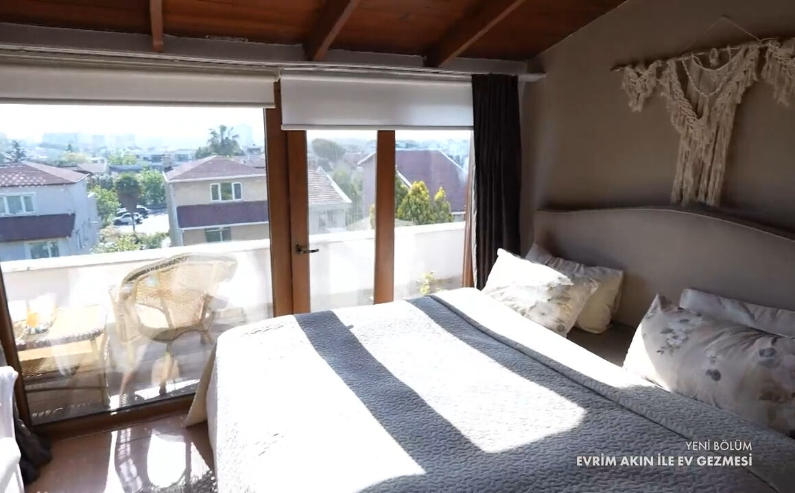 Elif Karlı doğa ile iç içe olan 4 katlı yazlık evinin kapılarını ilk kez açtı! İçinde yok yok... - 6. Resim