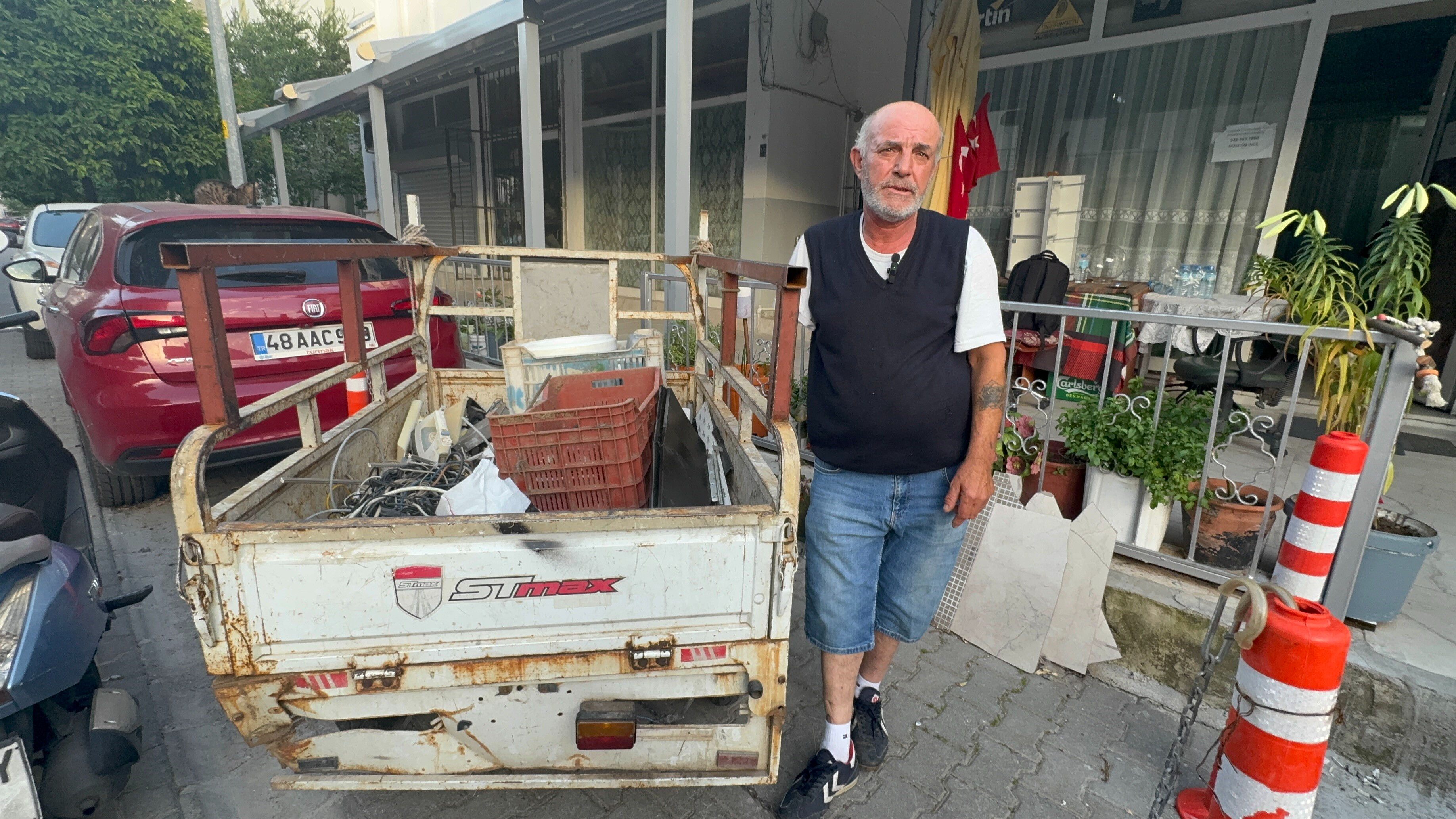 Elinde kemer ve cüzdanla kalakaldı: Hüseyin İnce'nin dramı herkesi ağlattı! Elinde kemer ve cüzdanla kalakaldı: Hüseyin İnce'nin dramı herkesi ağlattı!