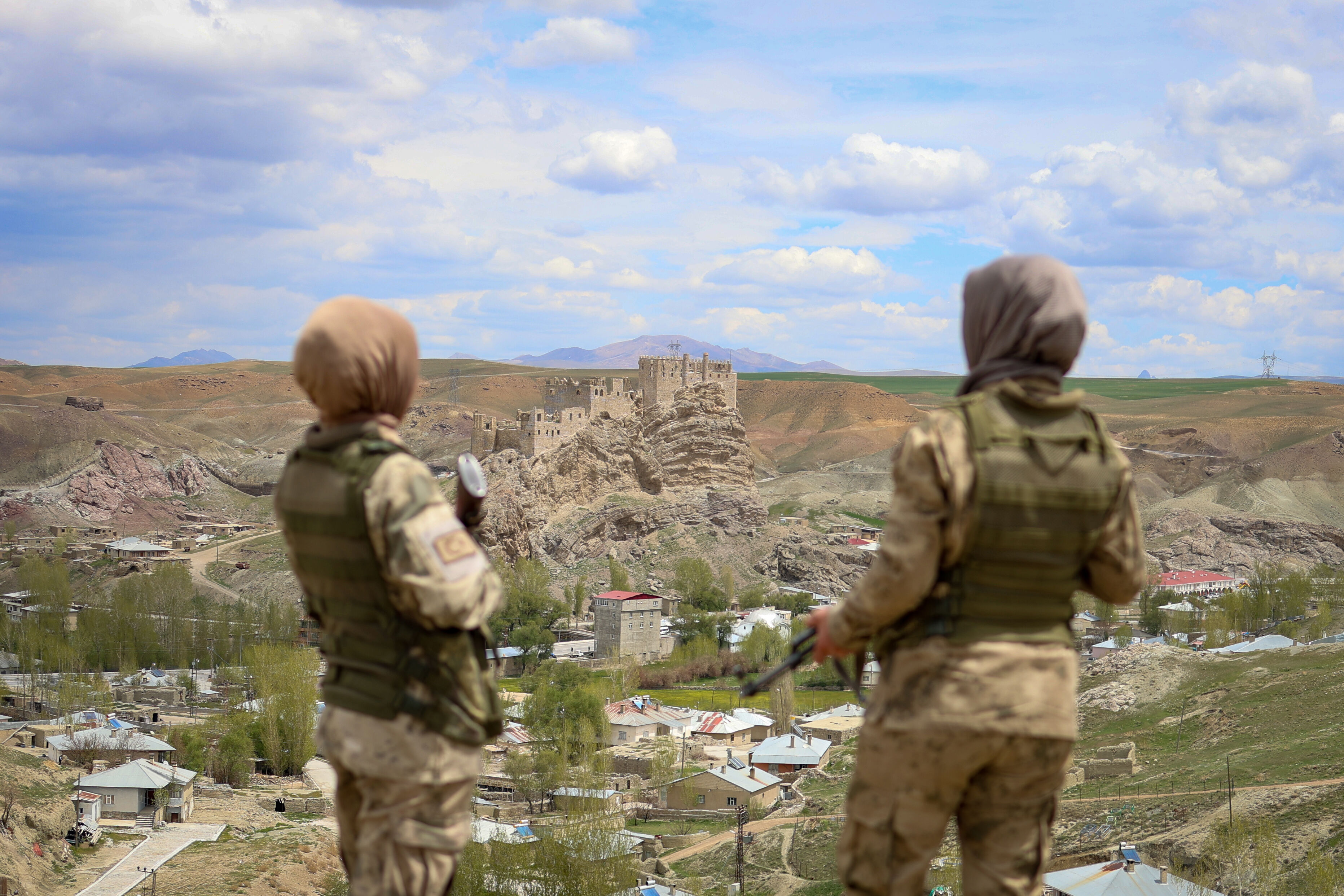 Fedakar anne vatan için görevde! Nazan Günce'nin gurur veren çifte rolü - 1. Resim