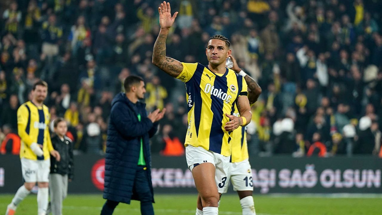 Fenerbahçe'de yol ayrımı! Beklentilerin altında kalan isim veda ediyor Fenerbahçe'de yol ayrımı! Beklentilerin altında kalan isim veda ediyor