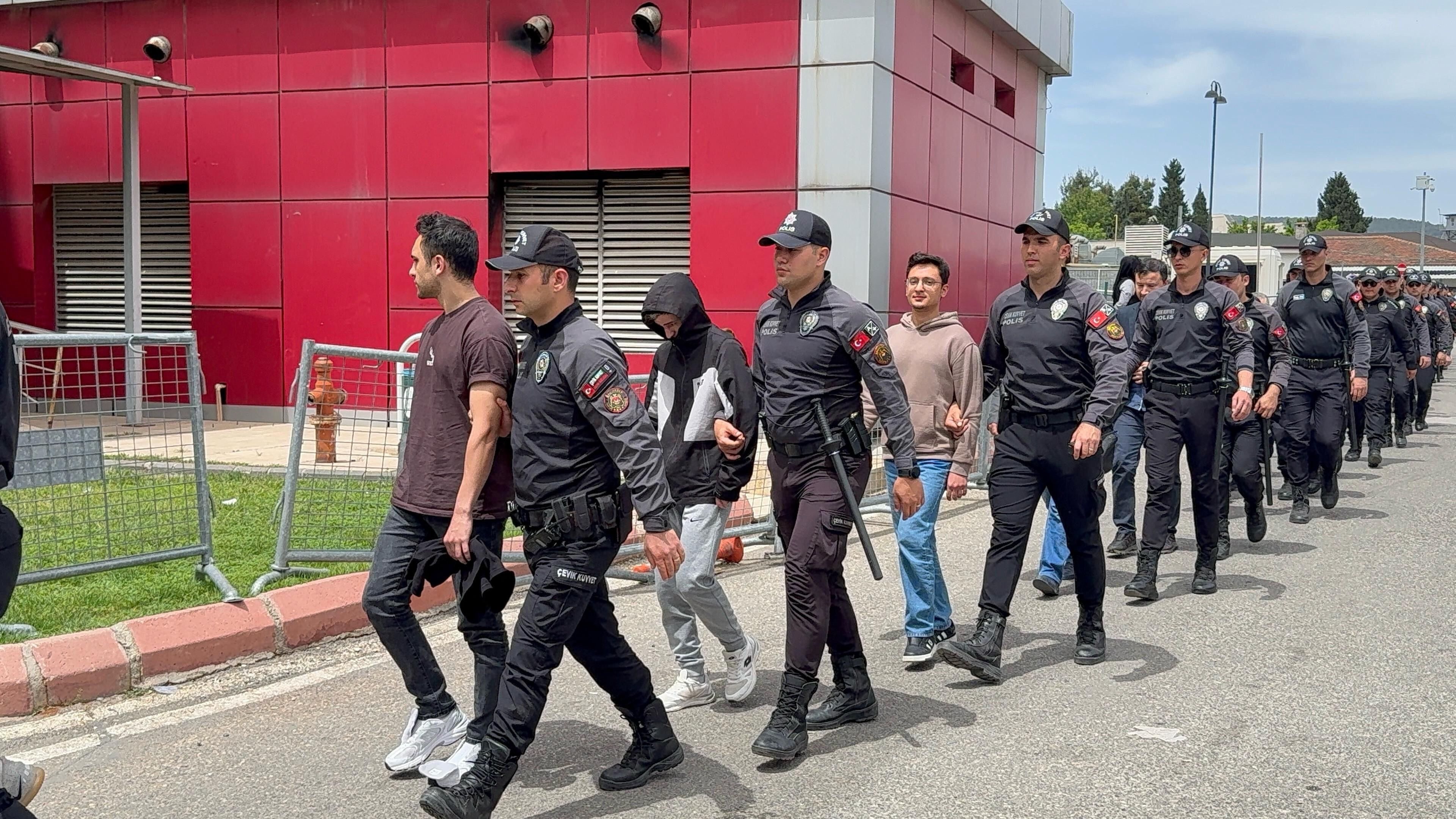 FETÖ'nün yeni taktikleri ortaya çıktı! Balkanlar'da gizli evler, kod adlarıyla saklanmalar: Ucuz tatil sanmıştım - 1. Resim