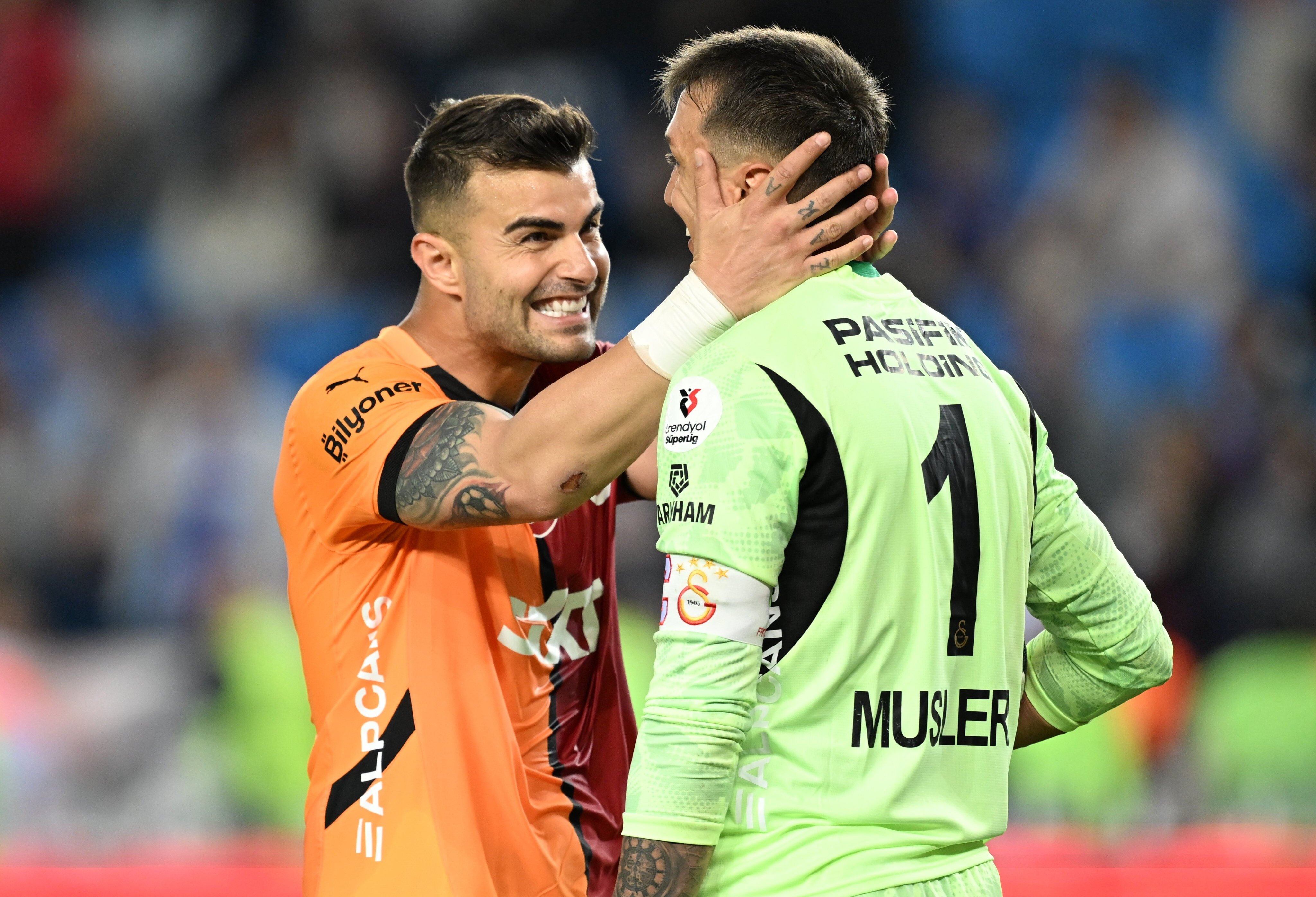 Galatasaray 25. şampiyonluğa artık gün sayıyor! Düğünümüze bekleriz... Galatasaray 25. şampiyonluğa artık gün sayıyor! Düğünümüze bekleriz... - 1. Resim