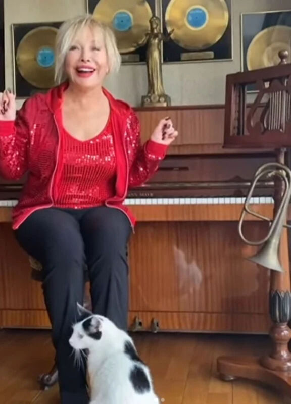 Usta sanatçı Emel Sayın'ı üzen haber! 'Çocuğum gibiydi' diyerek öldüğünü duyurdu - 3. Resim