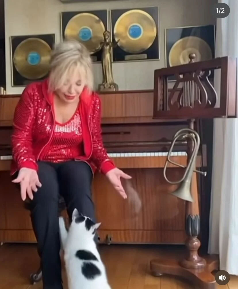 Usta sanatçı Emel Sayın'ı üzen haber! 'Çocuğum gibiydi' diyerek öldüğünü duyurdu - 2. Resim