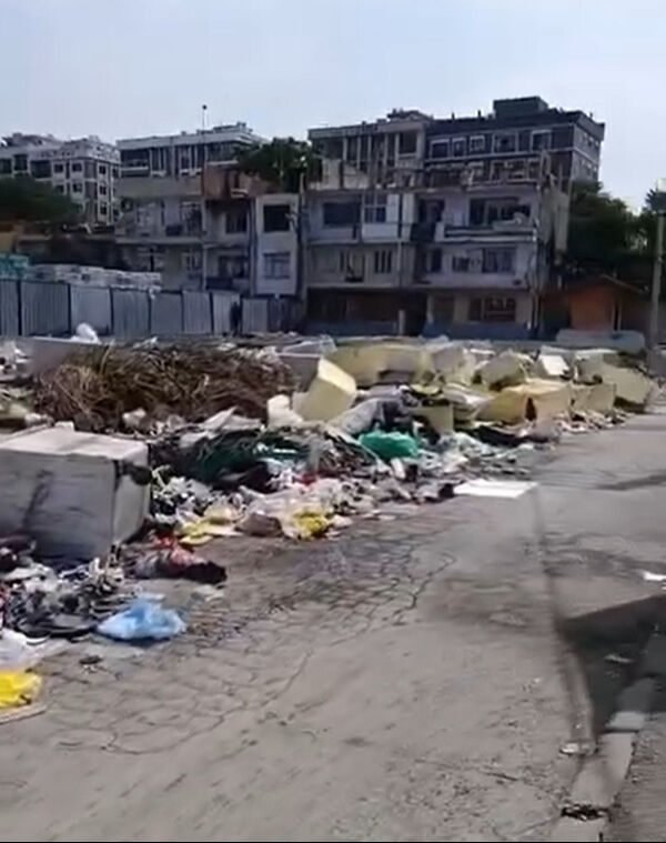 Adına yakışmayan manzara! Örnekköy'de çöp yığınları - 1. Resim