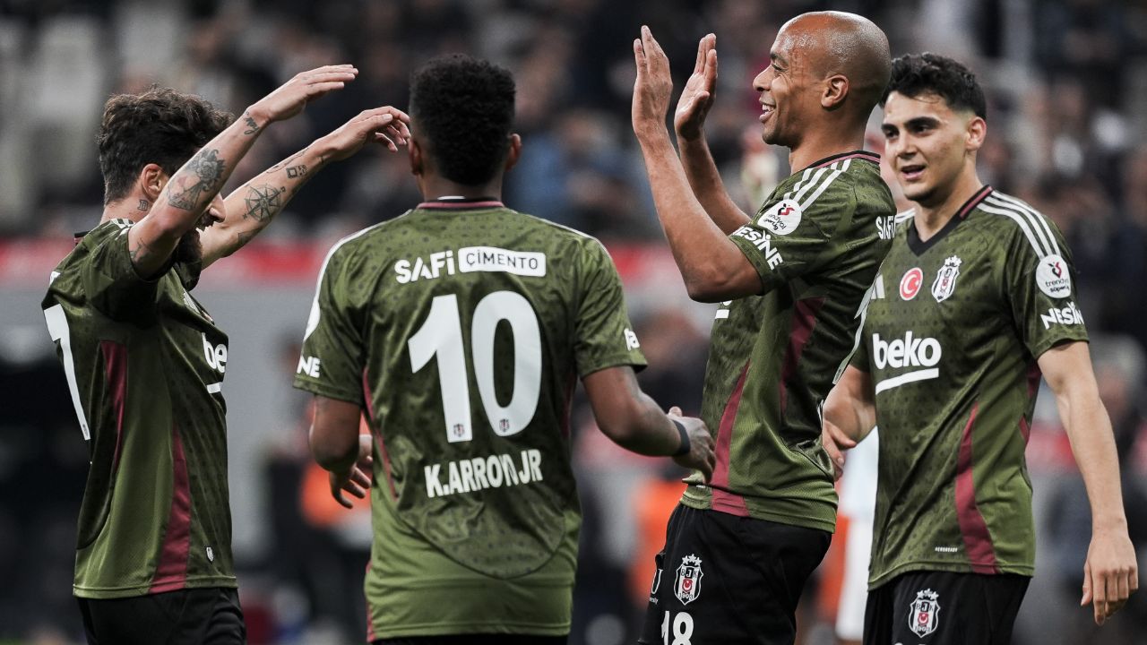 "Avrupa Ligi'ne bir adım daha yaklaştı" | Spor yazarları Beşiktaş için ne dedi? "Avrupa Ligi'ne bir adım daha yaklaştı" | Spor yazarları Beşiktaş için ne dedi?