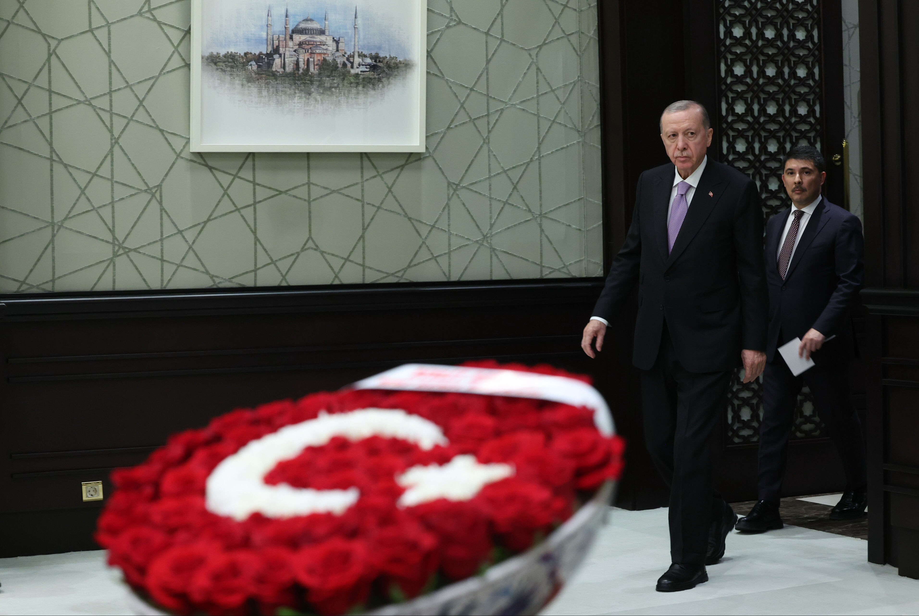 Bahçeli'den terörsüz Türkiye hediyesi! Kabineye Türk bayraklı çiçek gönderdi - 2. Resim