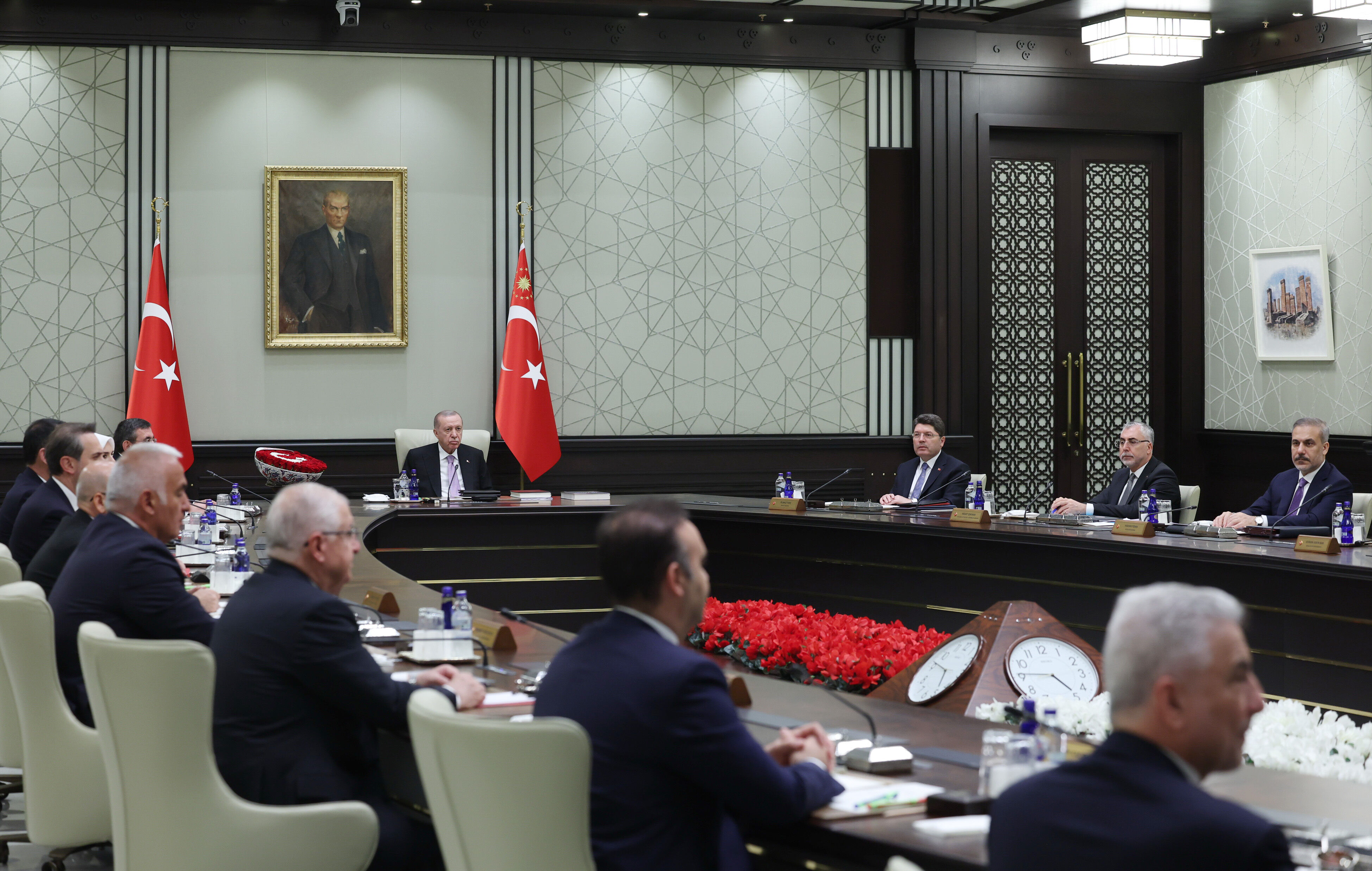 Bahçeli'den terörsüz Türkiye hediyesi! Kabineye Türk bayraklı çiçek gönderdi - 1. Resim