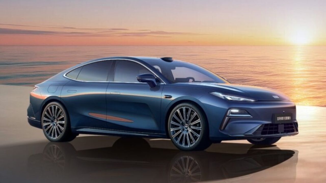 Çin’de sedan modasına yeni oyuncu: Karşınızda 1.600 km menzil ile Geely Starshine 8 Çin’de sedan modasına yeni oyuncu: Karşınızda 1.600 km menzil ile Geely Starshine 8