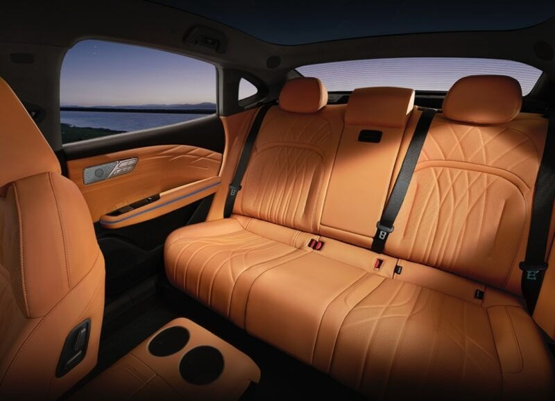 Çin’de sedan modasına yeni oyuncu: Karşınızda 1.600 km menzil ile Geely Starshine 8 - 2. Resim