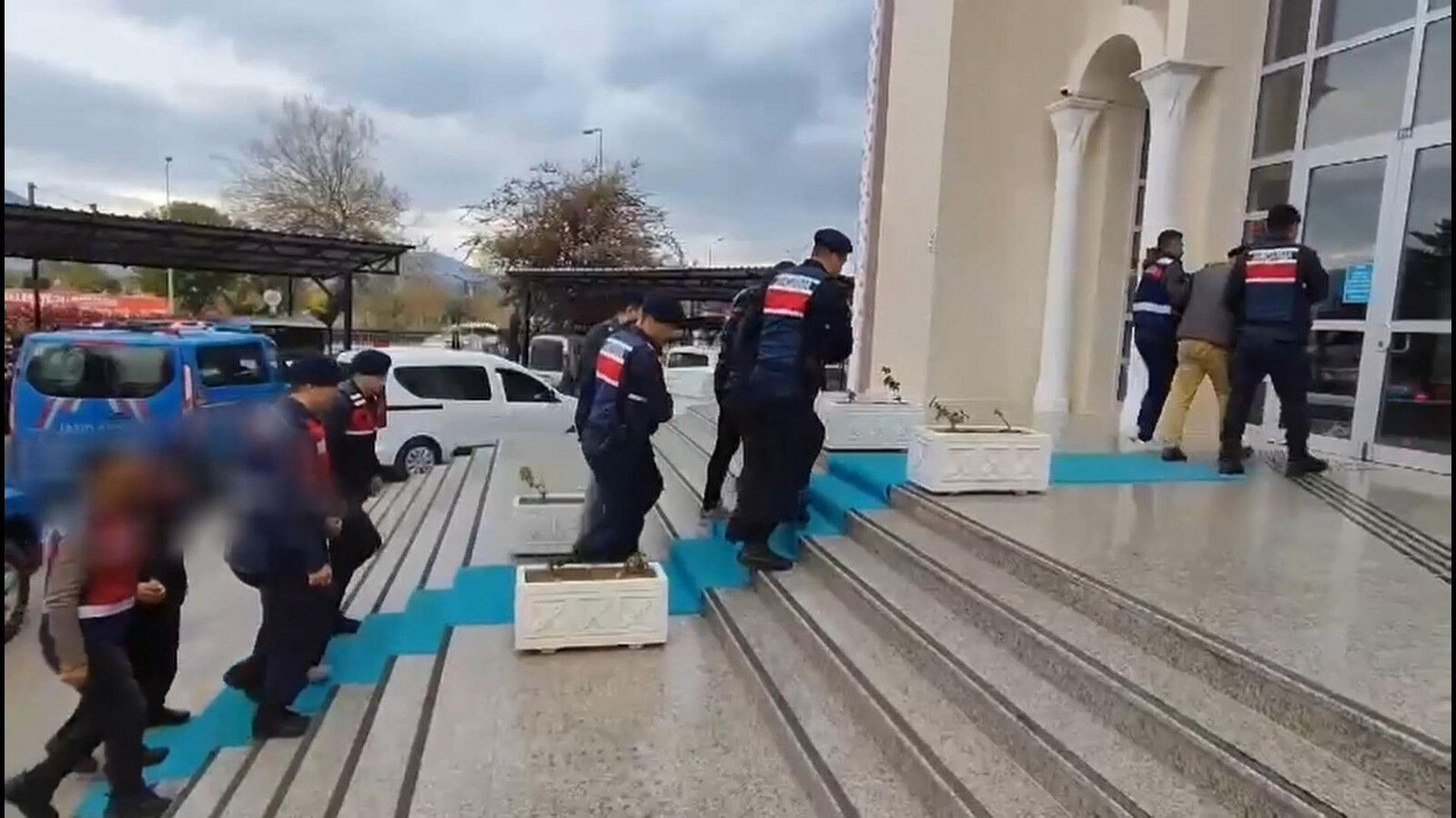 &Ccedil;ocukluk anısı 20 yıllık kabusu aydınlattı! Cinayetin sırrı b&ouml;yle &ccedil;&ouml;z&uuml;ld&uuml;: Oraya sakın gitme... - 2. Resim