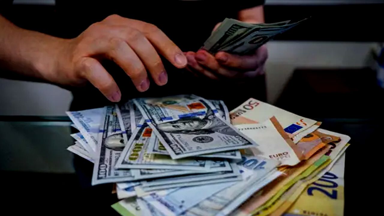 Dolar ve Euro yeni haftaya nasıl başlıyor? Piyasalarda 4 kritik veri bekleniyor Dolar ve Euro yeni haftaya nasıl başlıyor? Piyasalarda 4 kritik veri bekleniyor