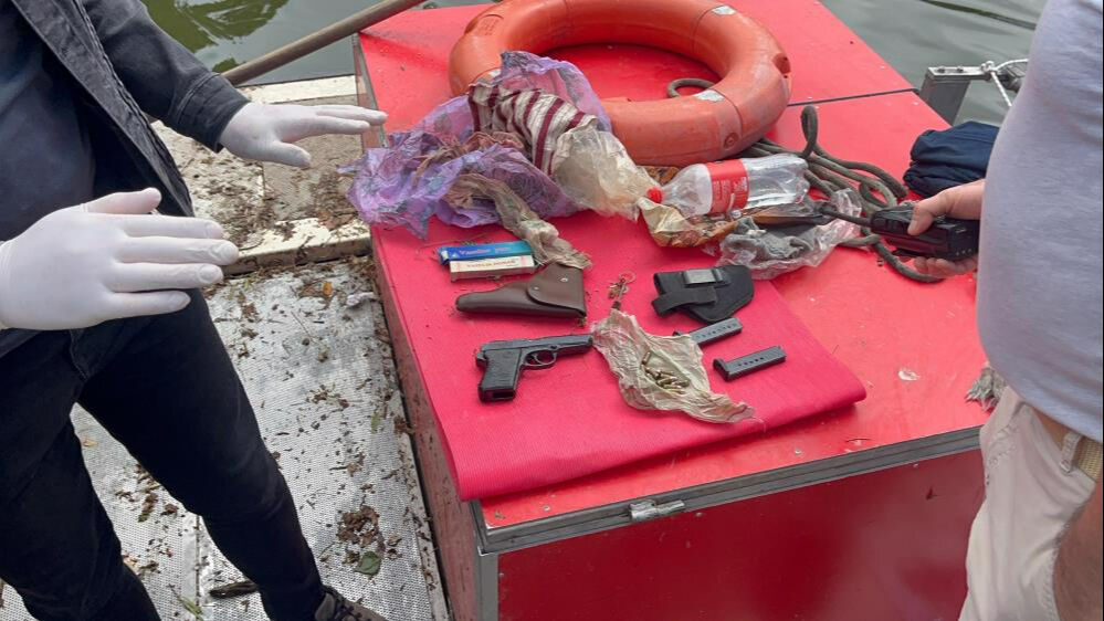 Eskişehir'de korku dolu dakikalar! Çöp yerine tabanca topladılar! - 1. Resim