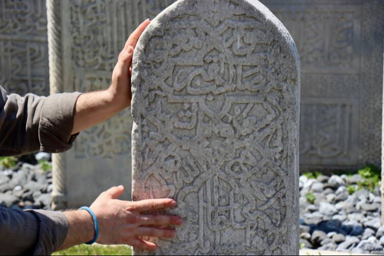 Fatih Sultan Mehmed onu İtalya'ya göndermişti! Nakkaş Sinan Bey'in mezar taşı burada korunuyor - 2. Resim