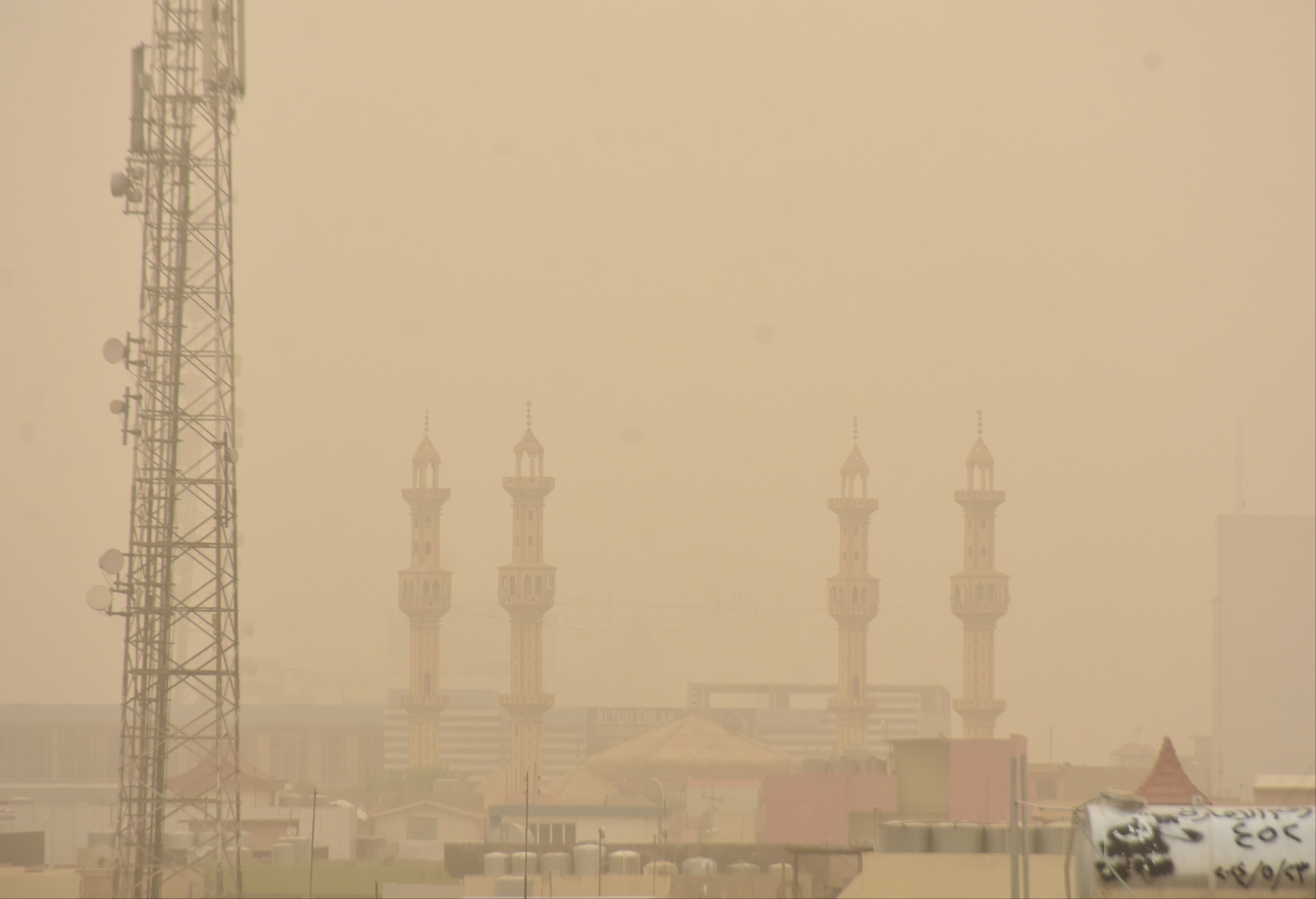 Günde 1 milyon dolar kaybettirdi! Kum fırtınaları komşuyu esir aldı - 1. Resim