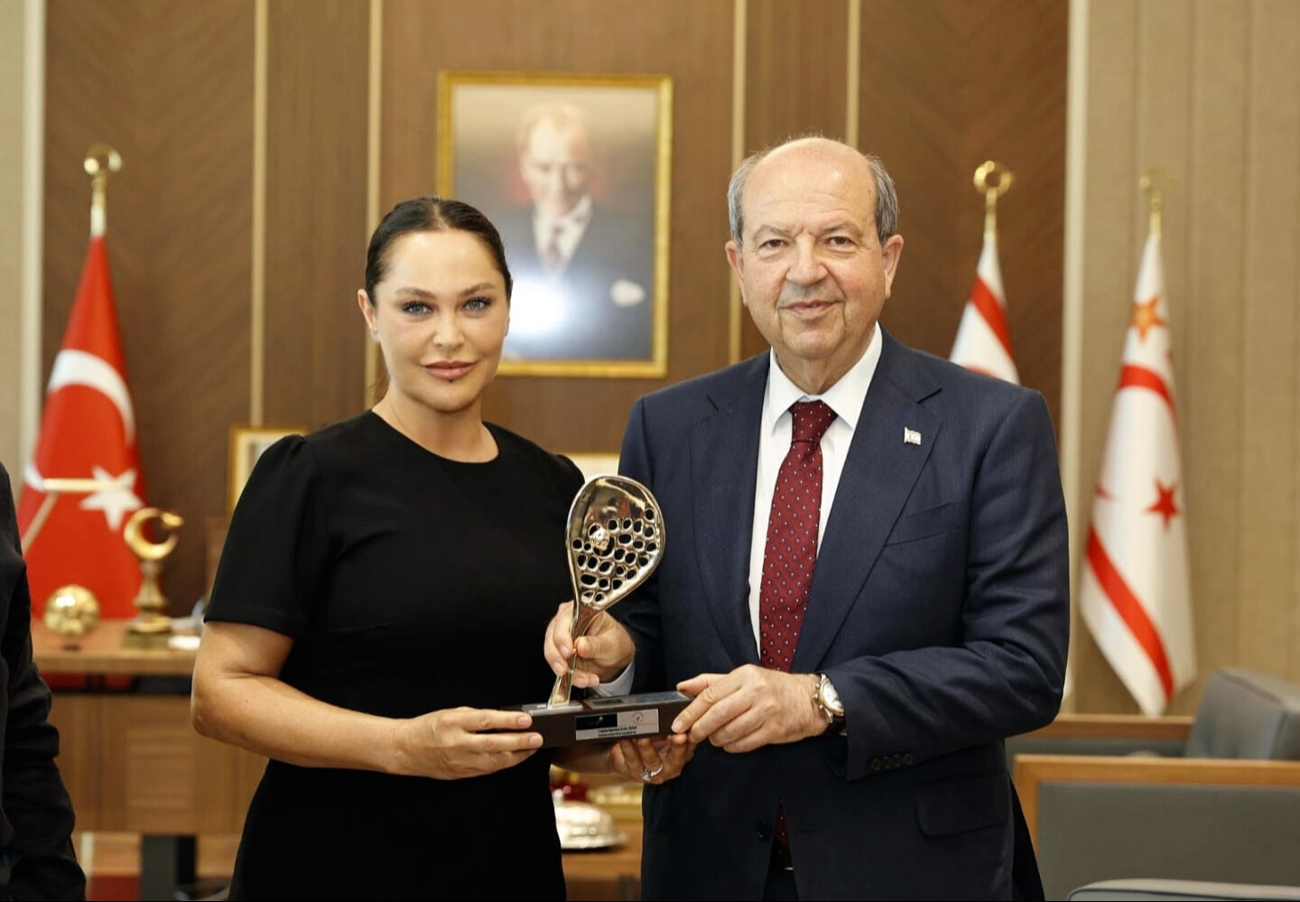 Hülya Avşar ve KKTC Cumhurbaşkanı Ersin Tatar yıllar sonra bir araya geldi! Dikkat çeken itiraf: 