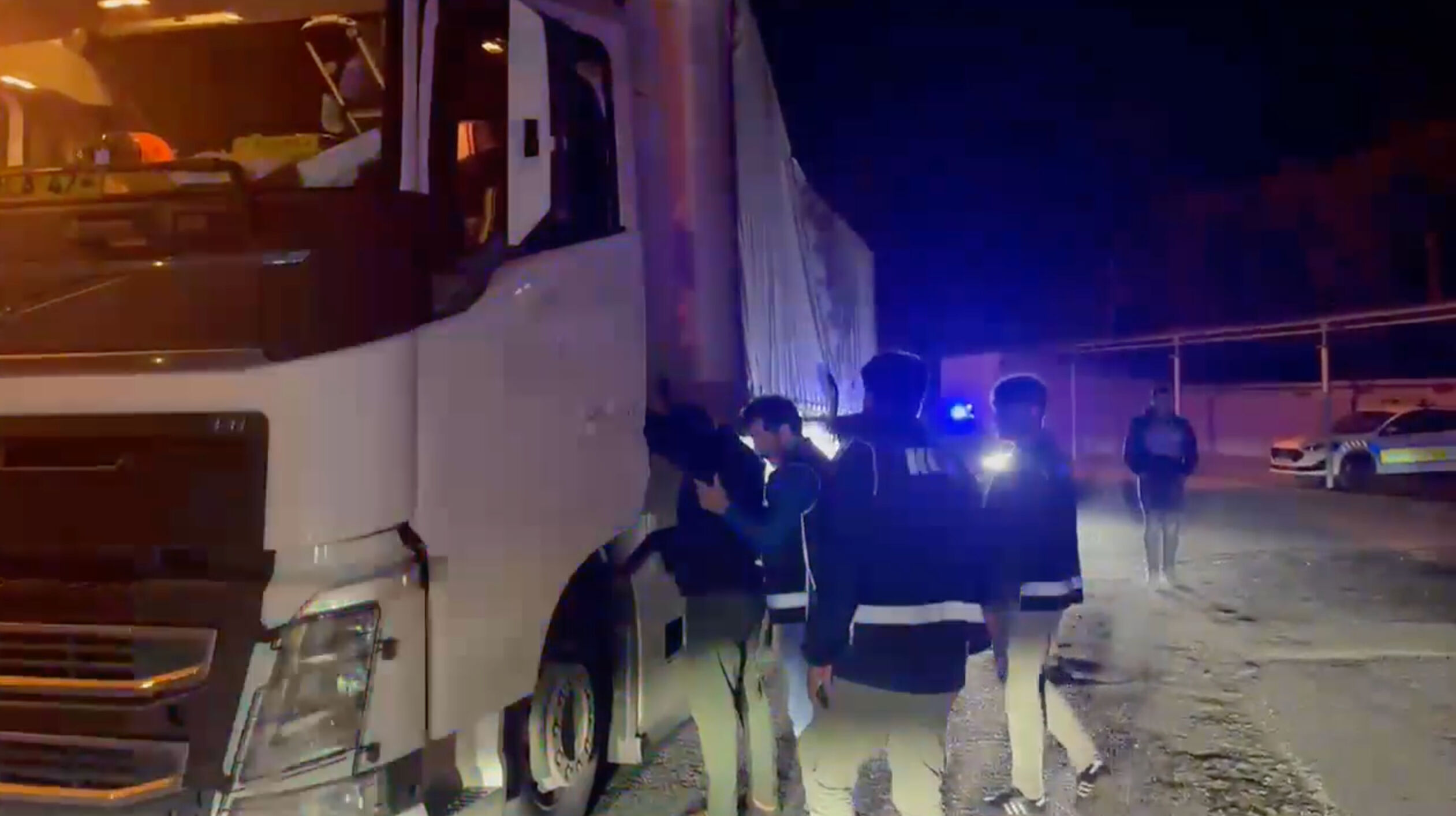 Kocaeli'de ele geçirildi! 27 bin paketi samanların altında saklamışlar - 1. Resim