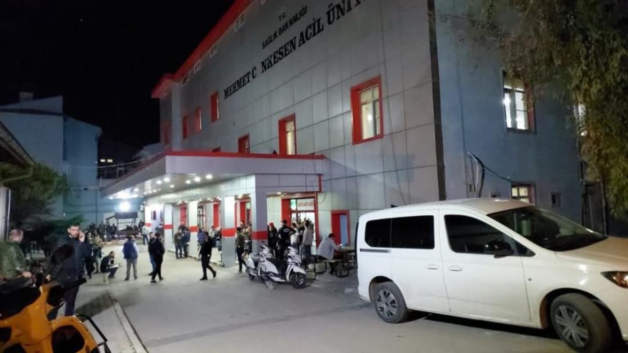 Liselilerin Şanlıurfa gezileri hastanede bitti! Çok sayıda öğrenci zehirlendi Liselilerin Şanlıurfa gezileri hastanede bitti! Çok sayıda öğrenci zehirlendi