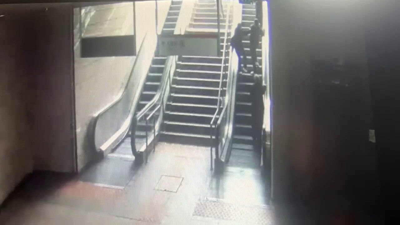 Maltepe metro istasyonunda feci olay! Yürüyen merdivenlerde neye uğradığını şaşırdı - 1. Resim