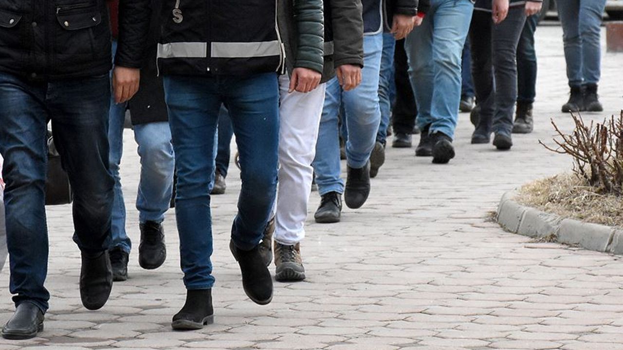 Otomobil hırsızlarına yönelik operasyon: Çok sayıda tutuklama var Otomobil hırsızlarına yönelik operasyon: Çok sayıda tutuklama var