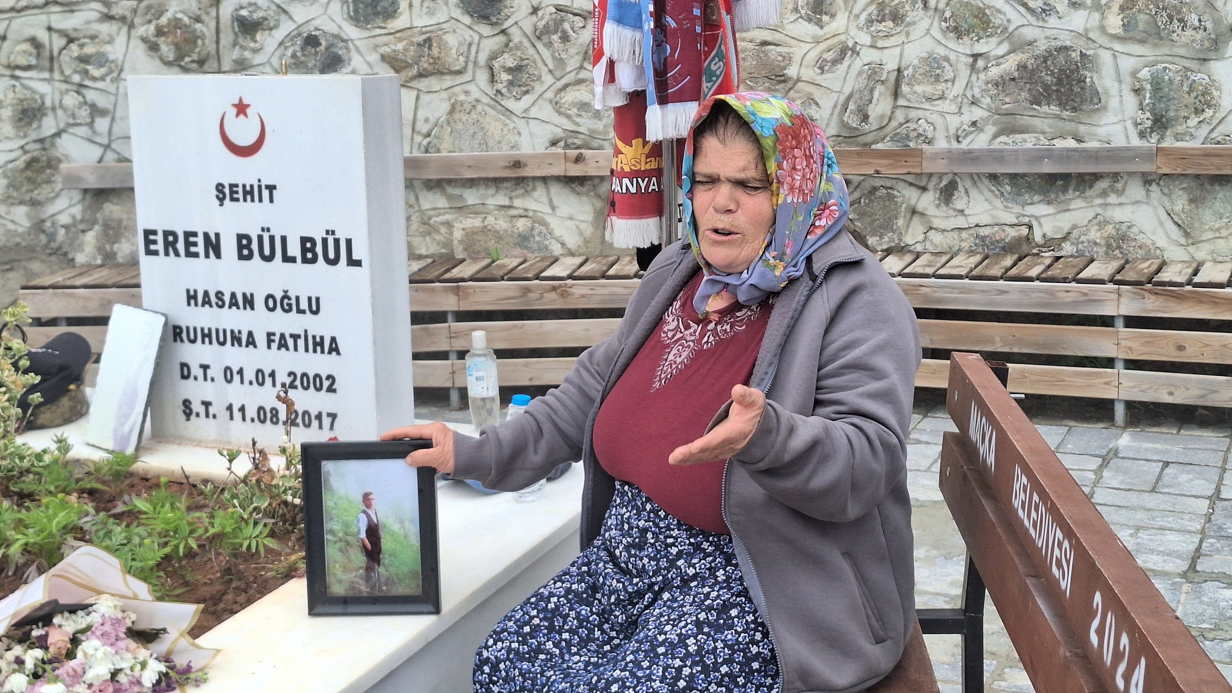 Şehit Eren Bülbül'ün annesinden yürek yakan sözler: Erenler şehit edilmeyecekse onay veririz - 2. Resim