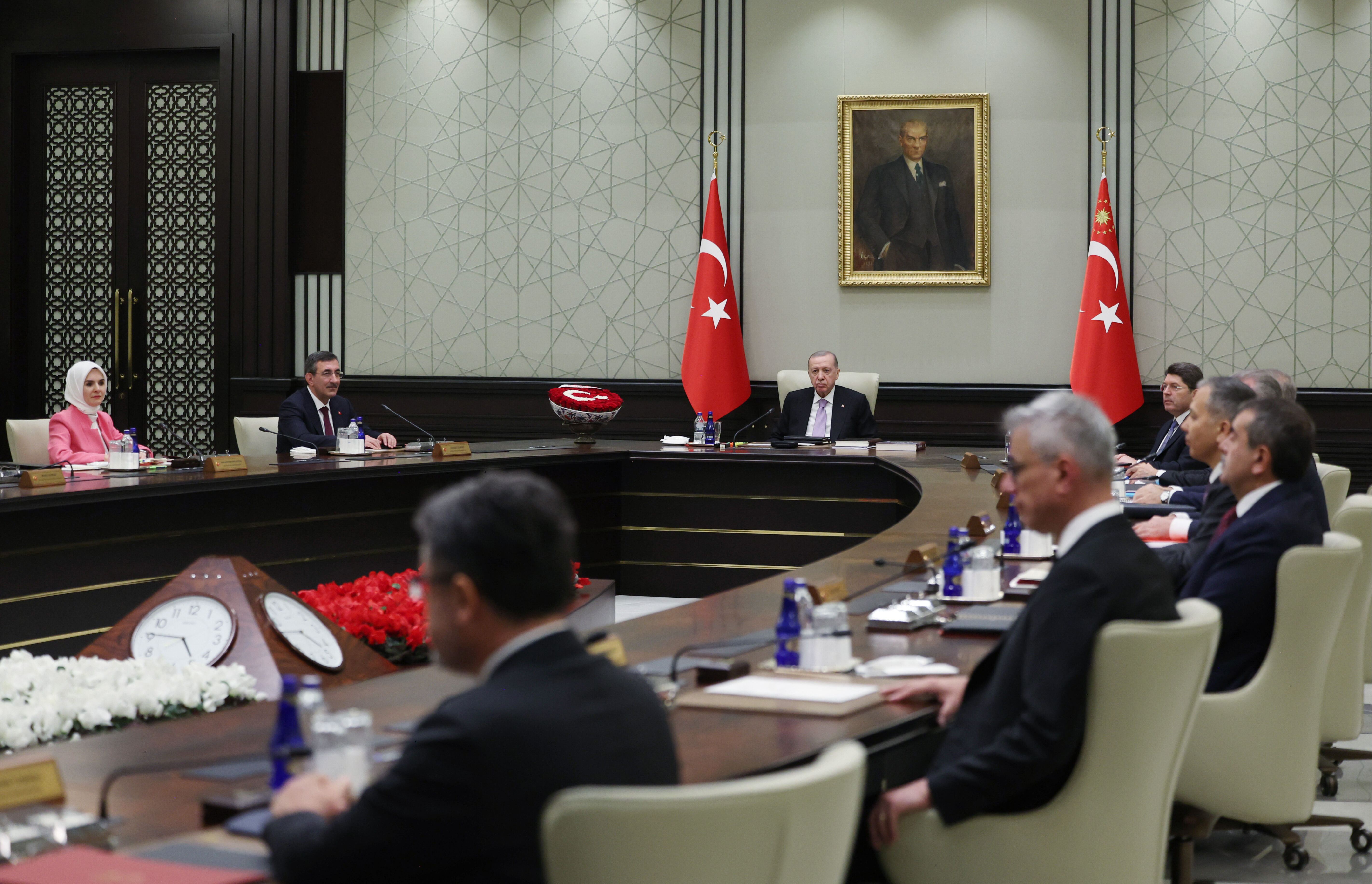 Silah sonrası atılacak adımlar gündemde! Kabine, Erdoğan başkanlığında toplandı - 1. Resim