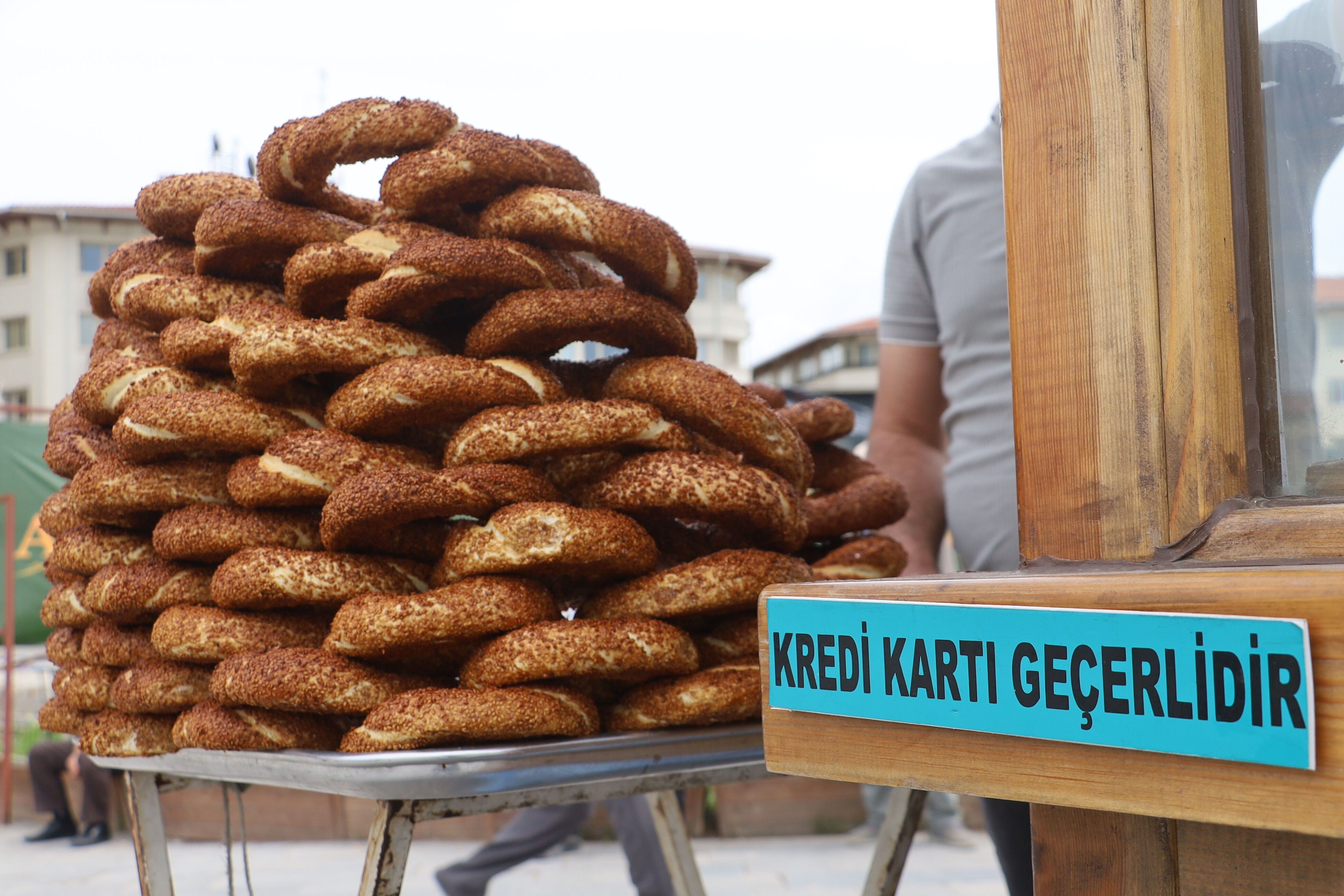 Sinek avlayan tezgahına öyle bir şey yaptı ki... Müşteriler kuyruk oldu, yetişemiyor! - 2. Resim