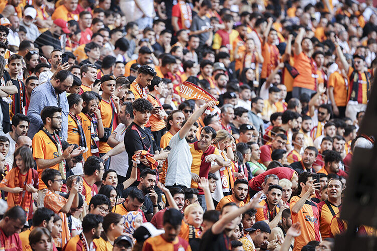 Stay with us Osimhen ne demek? Galatasaraylı taraftarların kampanya başlattığı Osimhen'in kalıp kalmayacağı o tarihte belli olacak! - 4. Resim