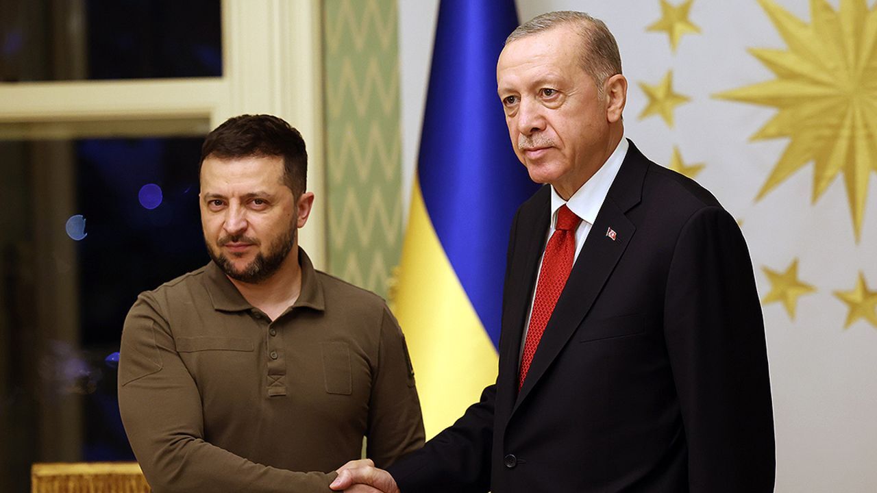 Telefonda görüştüler! Zelenski, Erdoğan'a minnettarlığını iletti Telefonda görüştüler! Zelenski, Erdoğan'a minnettarlığını iletti