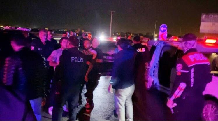 Aksaray'da ortalık karıştı! Taraftarlar birbirine girdi, çok sayıda yaralı var - 6. Resim