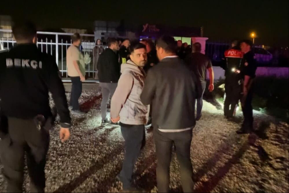 Aksaray'da ortalık karıştı! Taraftarlar birbirine girdi, çok sayıda yaralı var - 3. Resim