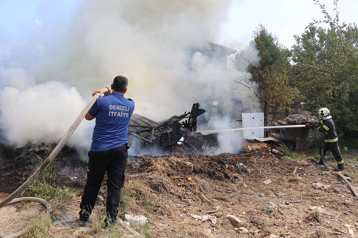 Denizli'de yangın paniği! Küle dönen evine son anda yetişti, gözyaşlarına boğuldu - 6. Resim