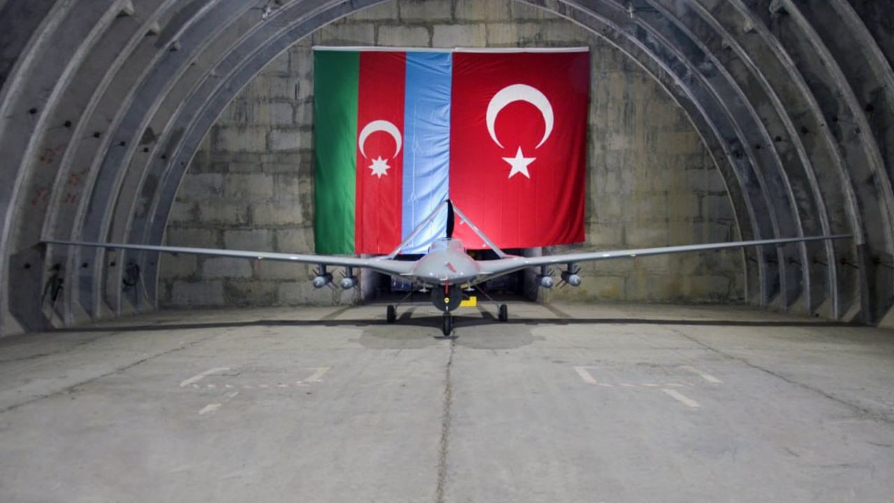 Kardeş ülkede Bayraktar Teknoloji üretime başlıyor! Sumgayit Kimya Sanayi Parkı'nda yeni fabrika kuruldu Kardeş ülkede Bayraktar Teknoloji üretime başlıyor! Sumgayit Kimya Sanayi Parkı'nda yeni fabrika kuruldu