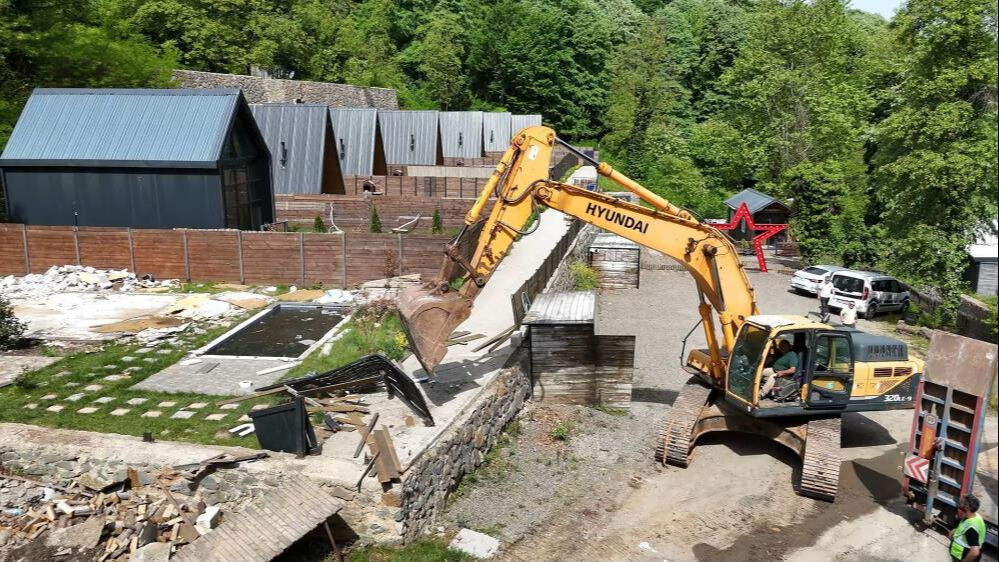 Kartepe'de kaçak tiny house ve bungalovlar tek tek yıkılıyor - 1. Resim