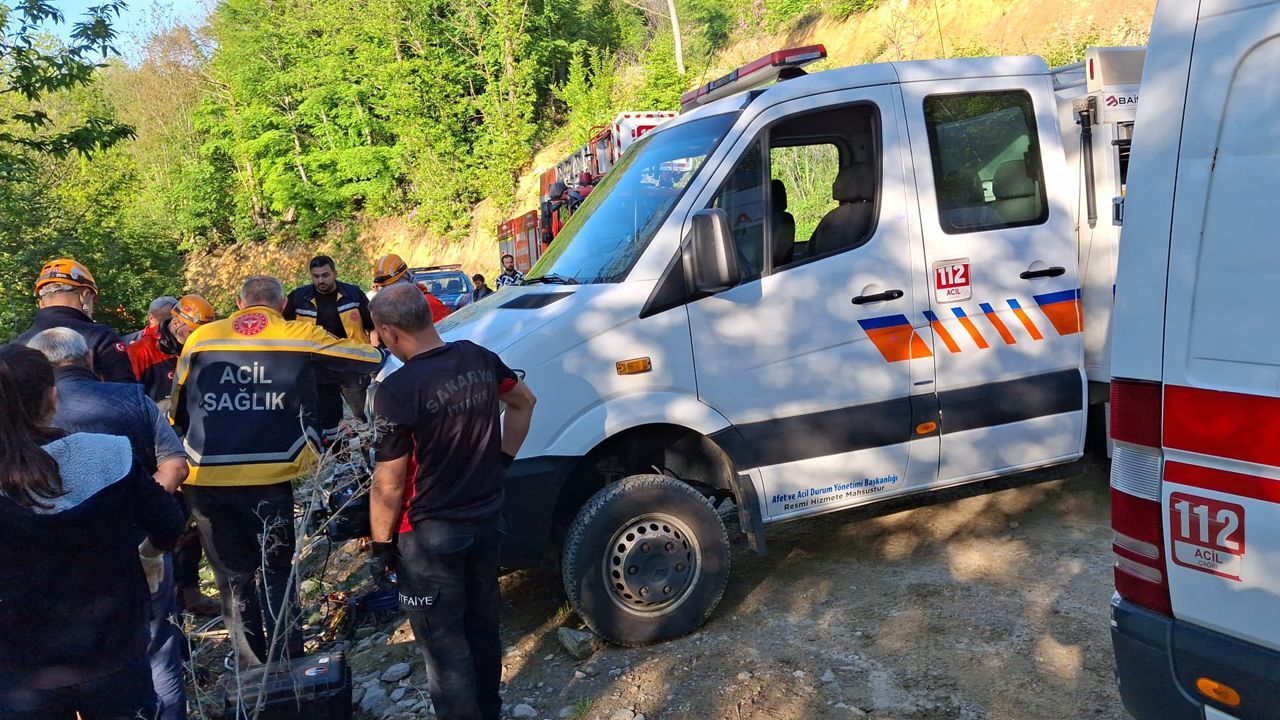 Sakarya'da UTV aracı şarampole devrildi: Genç çift yaralandı Sakarya'da UTV aracı şarampole devrildi: Genç çift yaralandı
