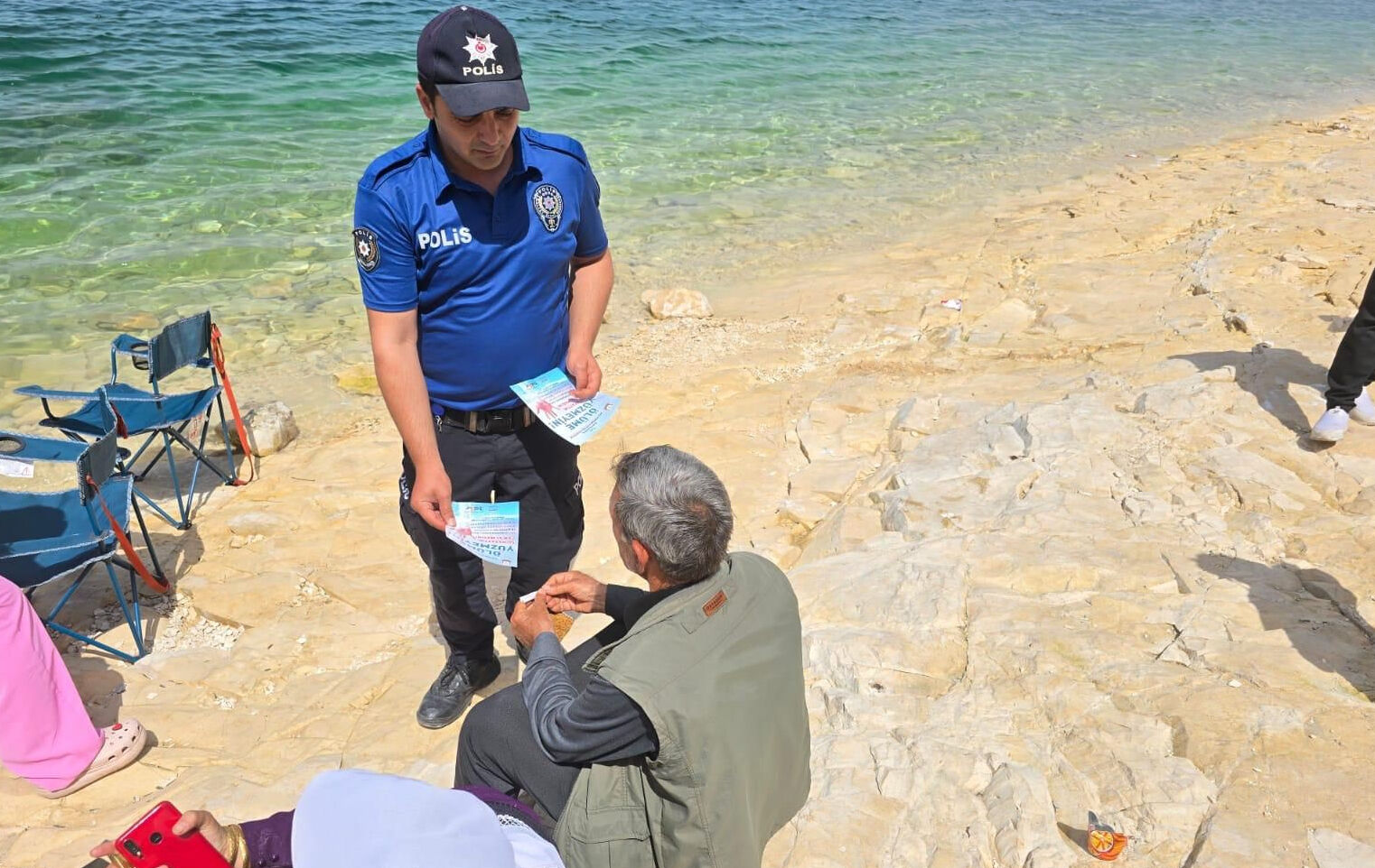 Suda yüzüp keyif yapacaklardı! 100 bin liralık ceza kesilince keyifleri kaçtı - 1. Resim