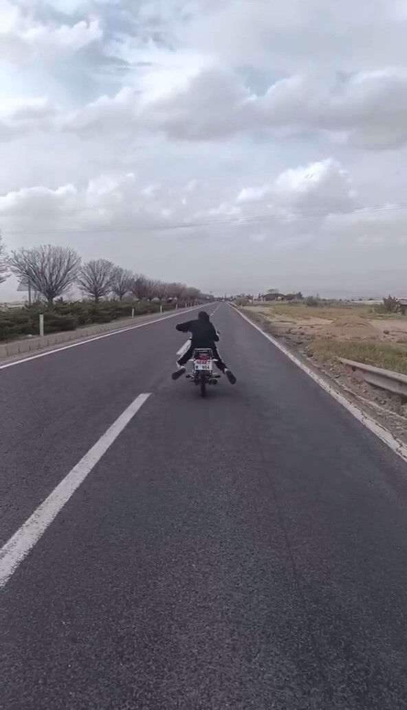 Trafik canavarı dehşeti! Paylaştığı video ekipleri harekete geçirdi - 2. Resim