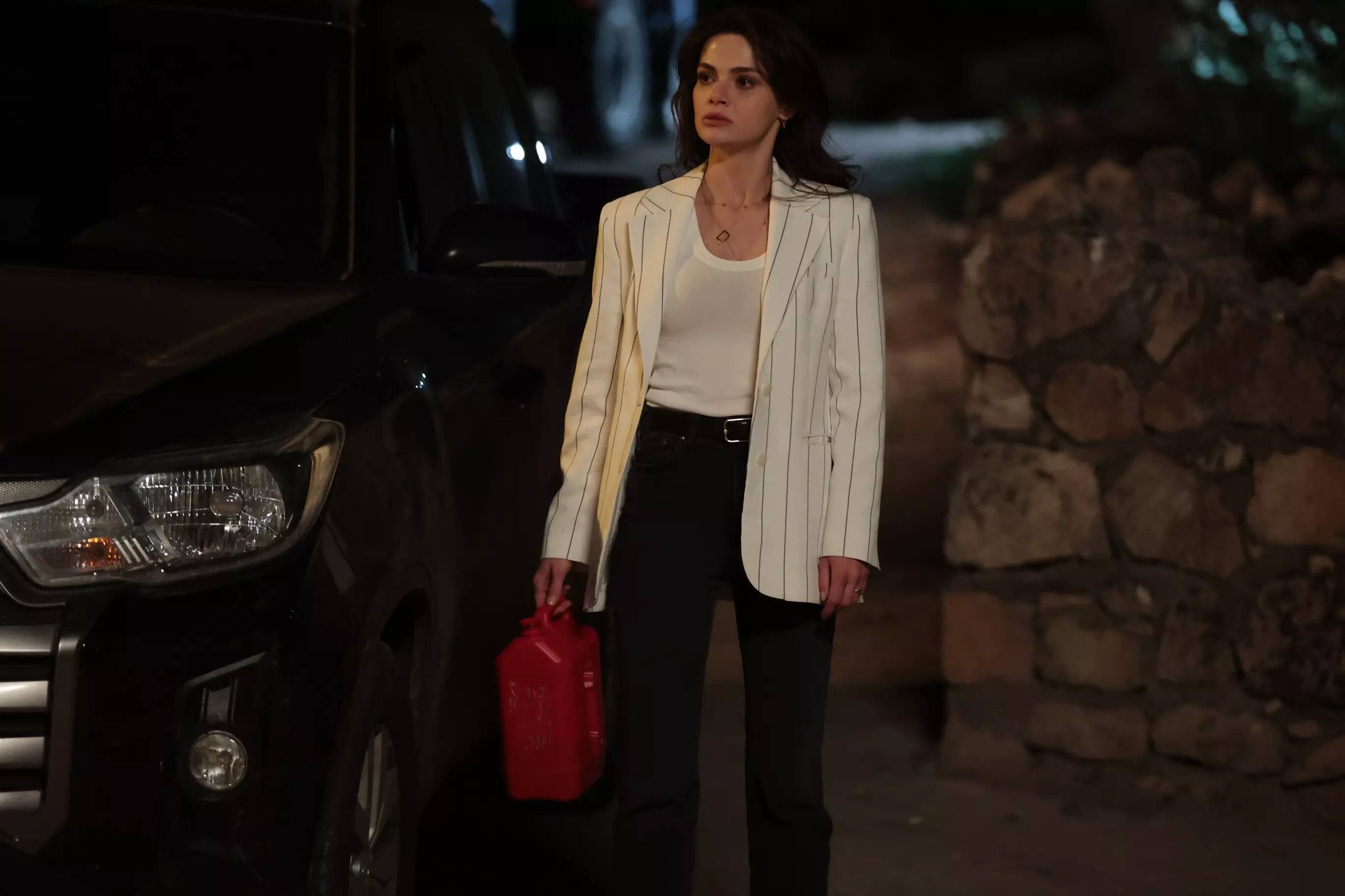 Uzak Şehir 26. bölüm fragmanı yayınlandı mı? Uzak Şehir'de Alya'nın annesi Fikriye kanlar içinde kaldı - 1. Resim