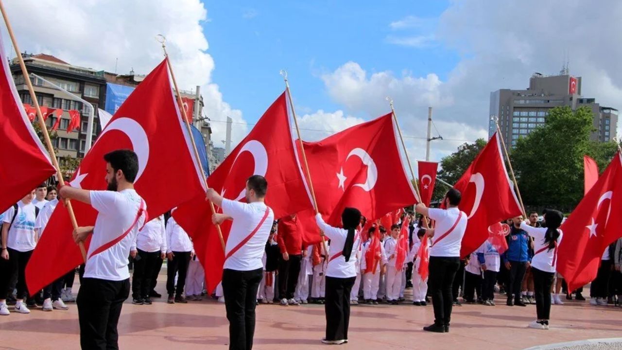 20 Mayıs okullar tatil mi, 18 Mayıs yarım gün mü? 19 Mayıs Resmi Tatili detayları 20 Mayıs okullar tatil mi, 18 Mayıs yarım gün mü? 19 Mayıs Resmi Tatili detayları