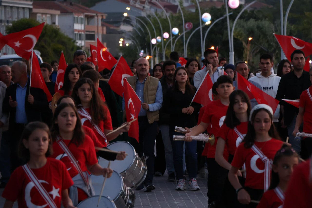 20 Mayıs okullar tatil mi, 18 Mayıs yarım gün mü? 19 Mayıs Resmi Tatili detayları - 2. Resim